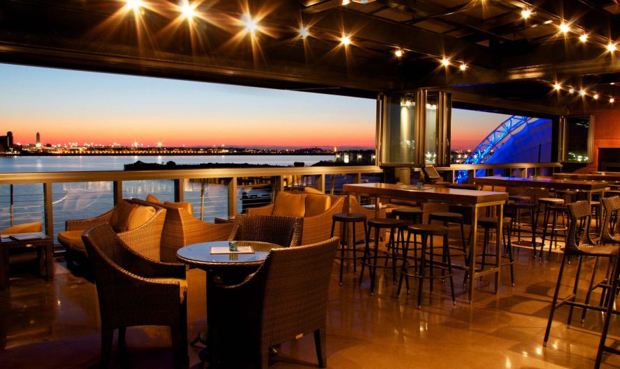 How to Explore Boston’s Seaport District: Dining, Shopping, and Waterfront Views
